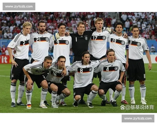 德国队致敬胡梅尔斯：外脚背传奇，感恩同行