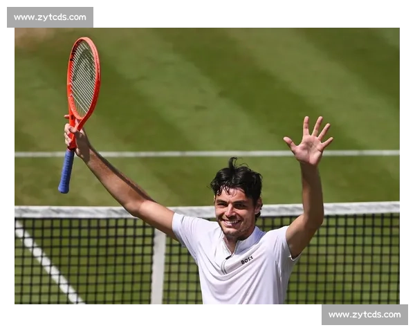 弗里茨直落两盘横扫阿利亚西姆，强势晋级斯图加特大师赛决赛